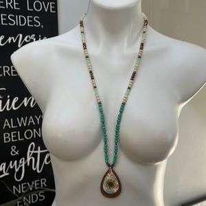 NWT hippie Sunflower beaded long necklace.